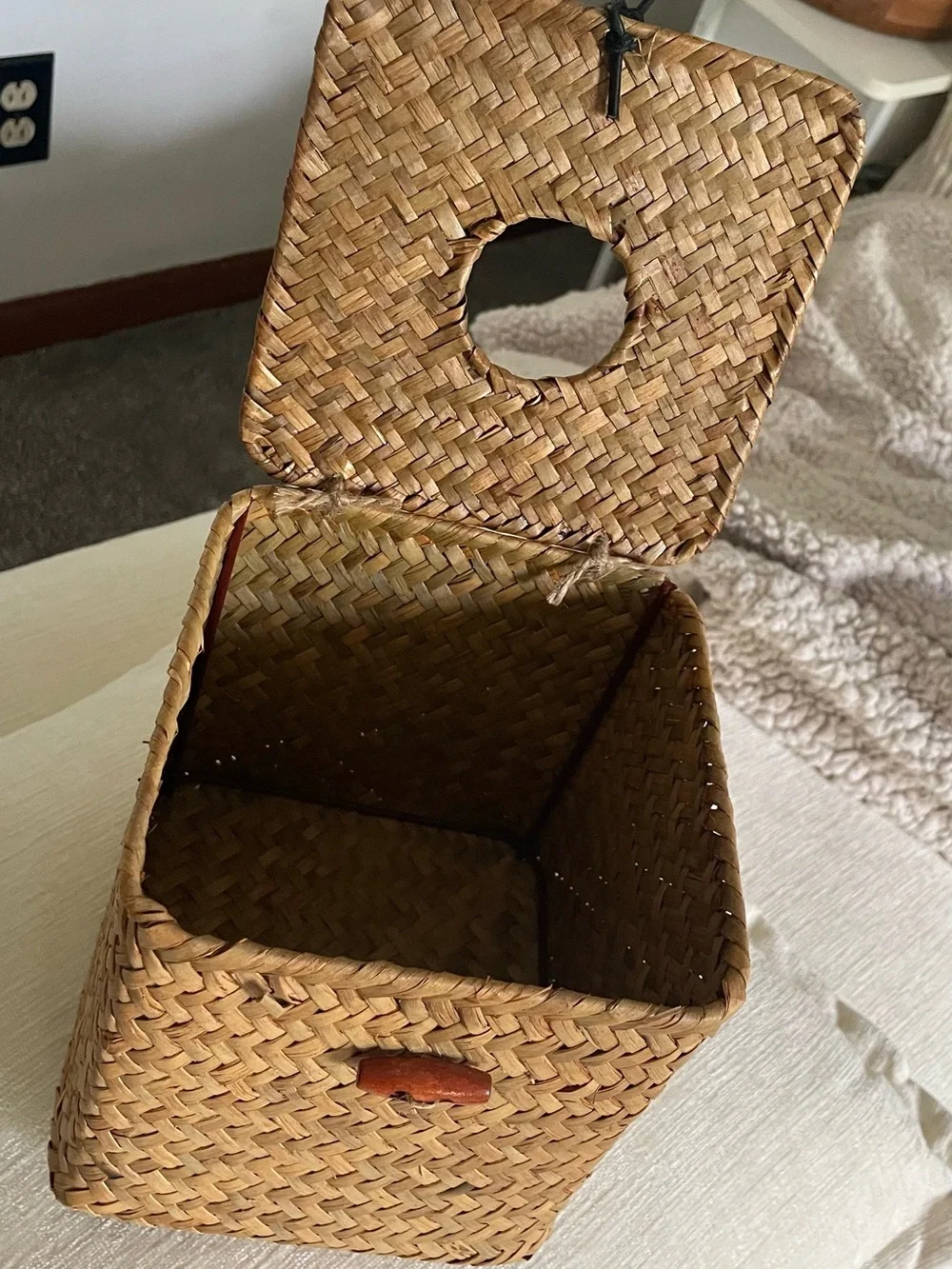 Hand woven Natural Rattan tissue/Kleenex holder